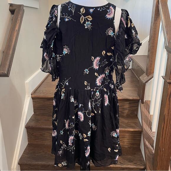 Rebecca Minkoff Robbie Cold Shoulder Dress in Tropical Vine Size Medium - Picture 6 of 12